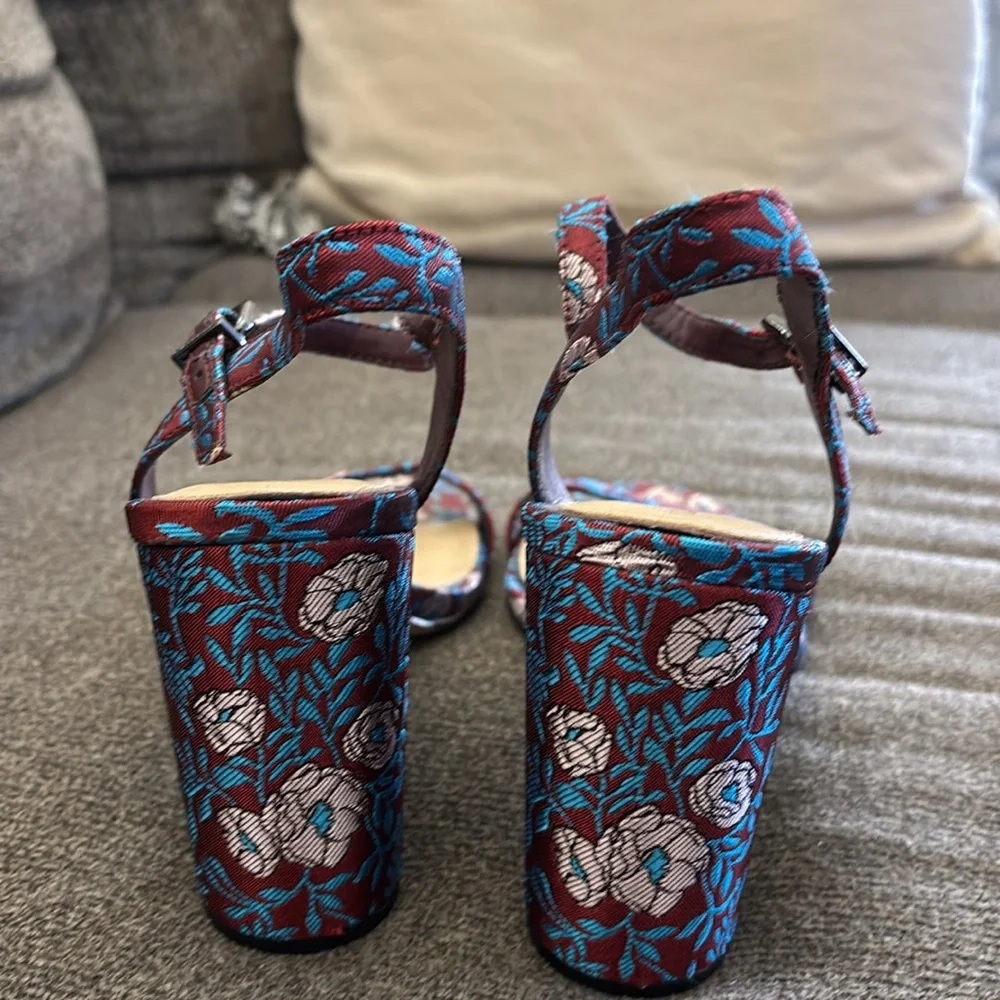 Gianni‎ Bini Mckaria Brocade Block Heels Size 10